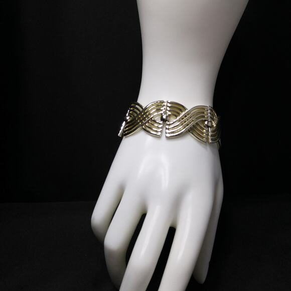 Bergere Modernist Gold Tone Bracelet 1940s 1950s Vintage Jewelry Signed - Picture 2 of 10